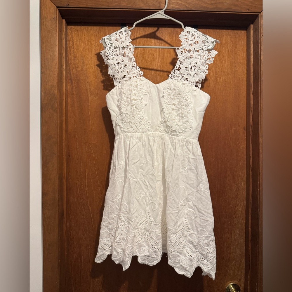 Chic White Lace Mini Dress